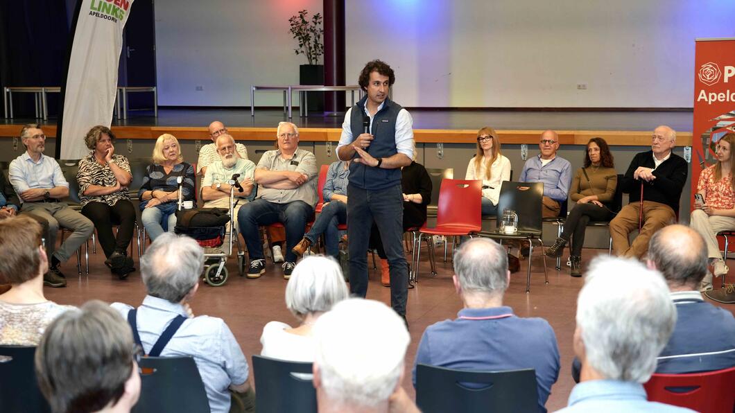 Jesse in gesprek met Apeldoorners